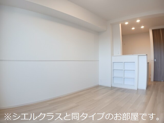 西原１丁目アパート リビング