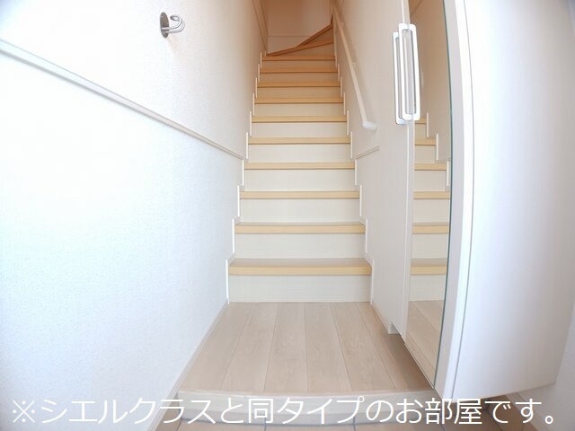 西原１丁目アパート 玄関