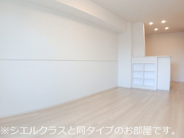 西原１丁目アパート リビング