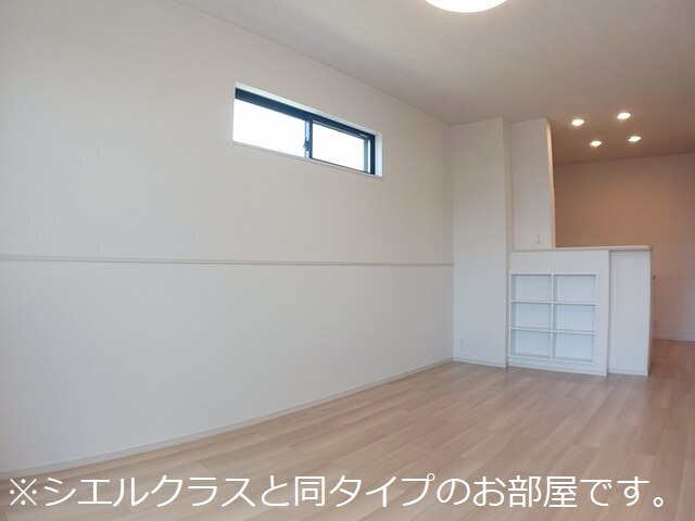 西原１丁目アパート リビング