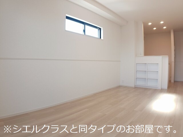 西原１丁目アパート リビング