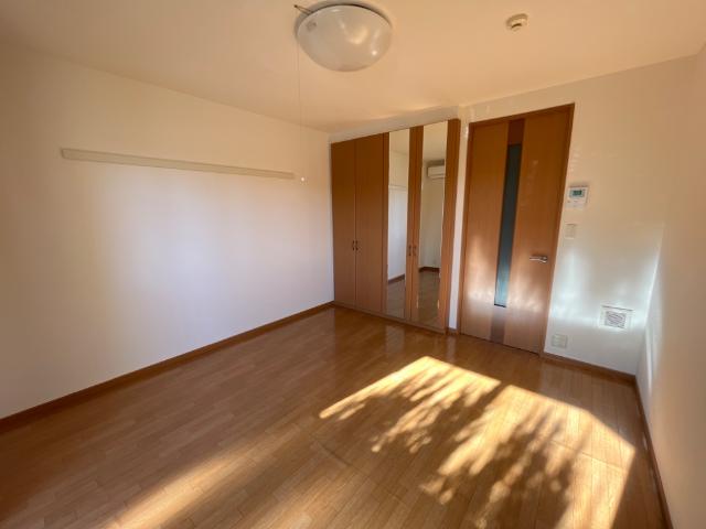 ライラック ベッドルーム