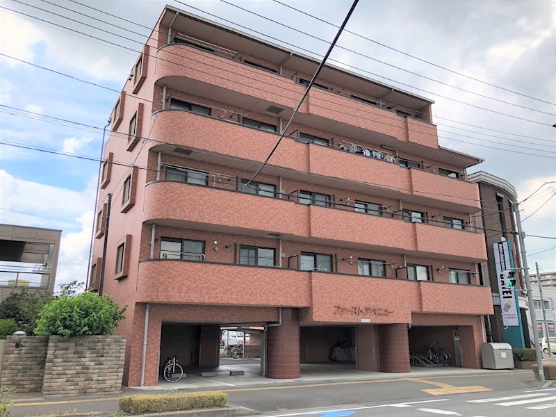 ファーストアベニュー 303号室 外観