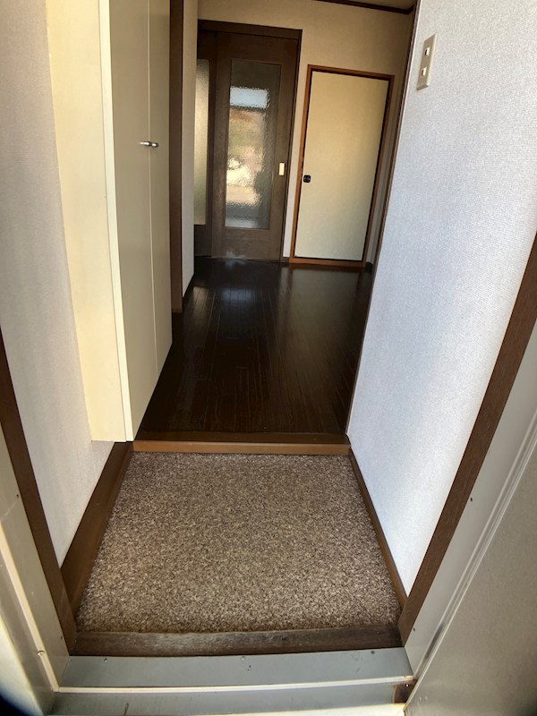 ドミールB 玄関