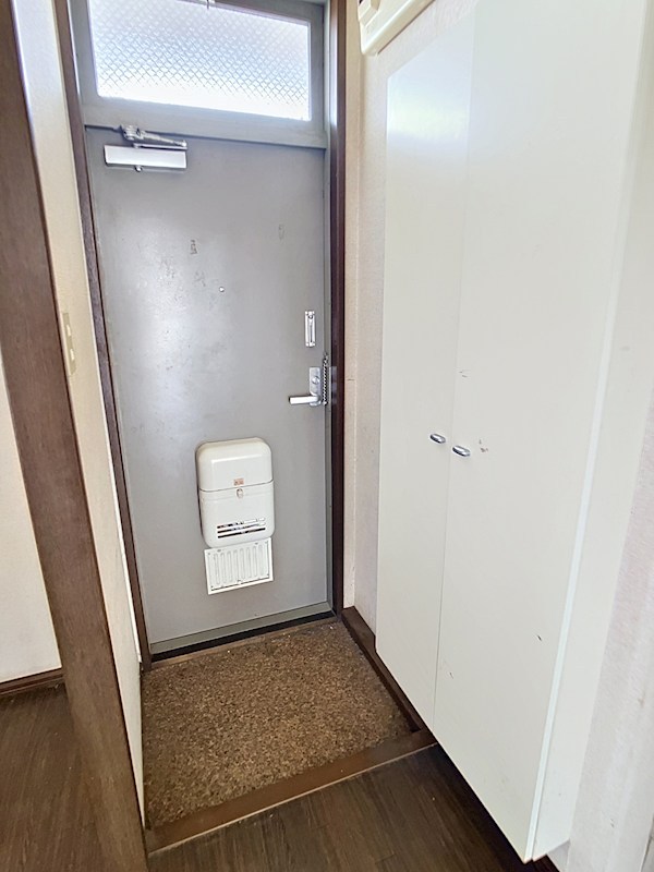 ドミールB 玄関