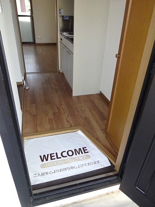 シャトーグランドハイム C 玄関