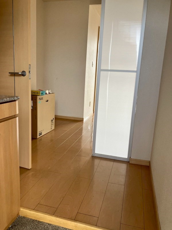 ファミール若木 玄関