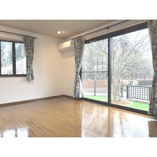 ゆうきが丘戸建貸家 リビング