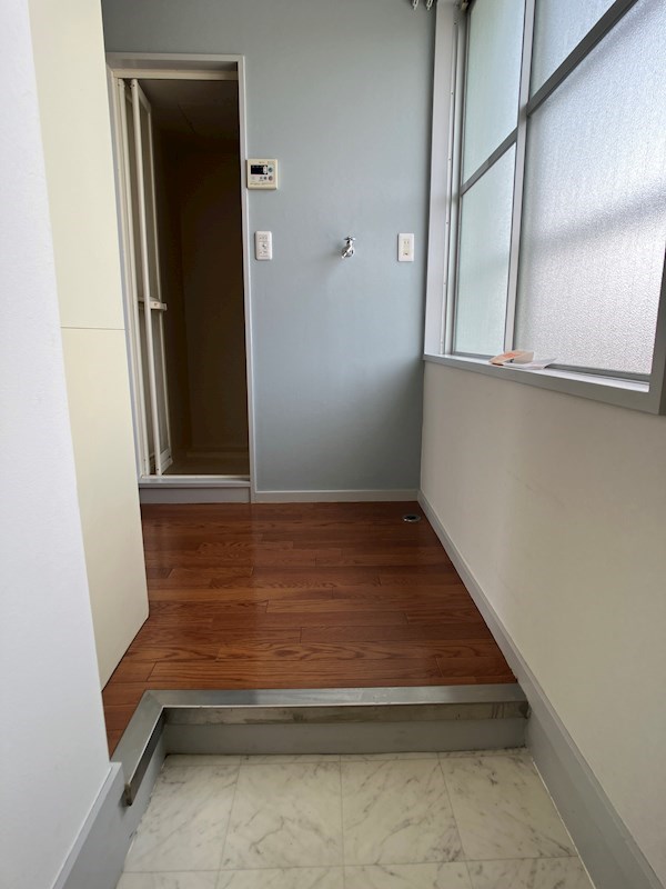 メゾンド岡野 玄関