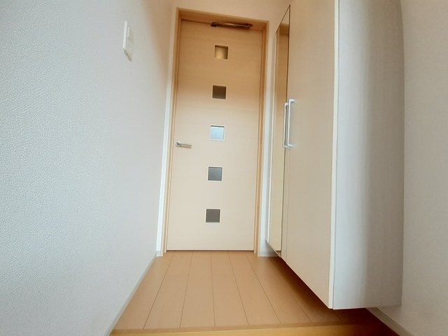 エアリーコートＡ 玄関