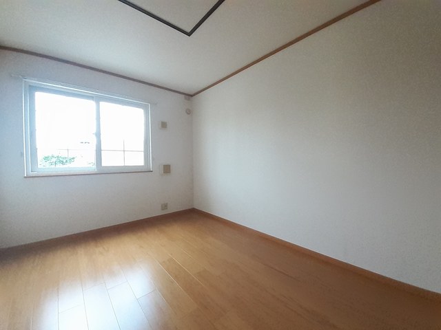 プラムⅢ ベッドルーム