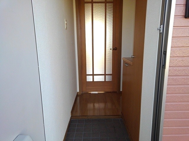 カーサエテルノＢ 玄関