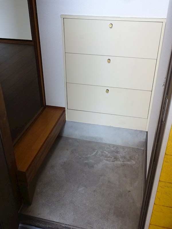 塙イエローハイツ 玄関