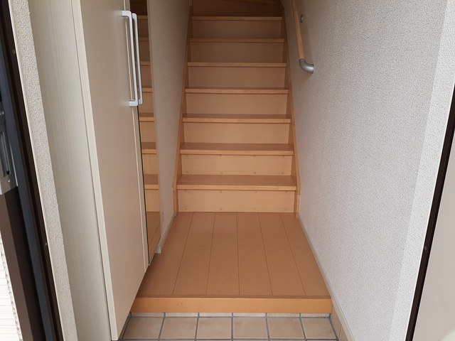 カーサ・ルピナスＢ 玄関