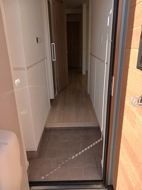 カーサエテルノＣ 玄関