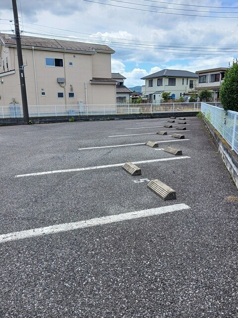 サンパティエコート 駐車場