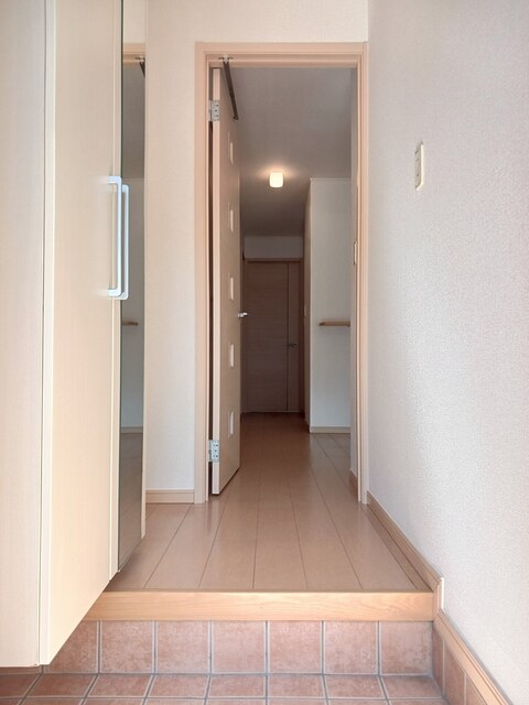 エレヴァ―トピアＤ 玄関