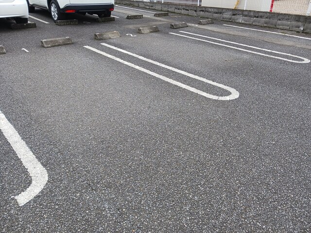 ファミーユＡ 駐車場