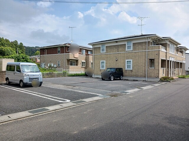ラフレシールＢ 駐車場