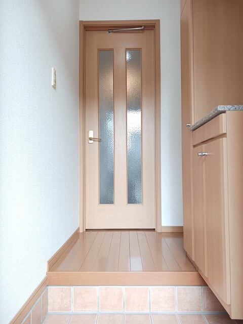 ラフレシールＢ 玄関
