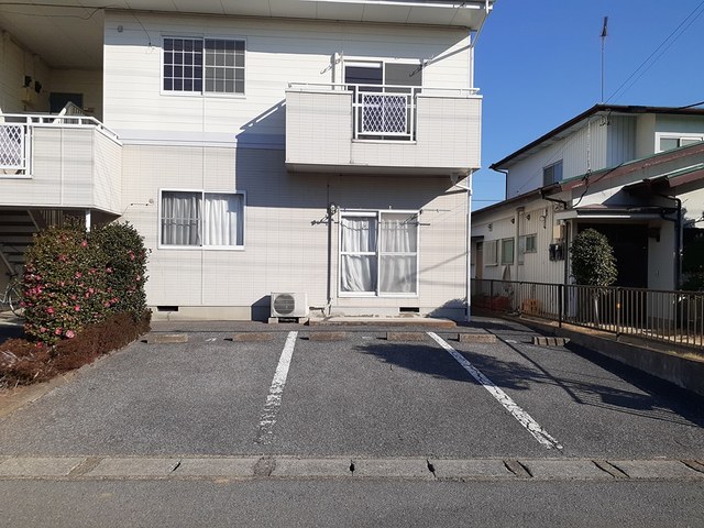 ロイヤルヒルズ 駐車場