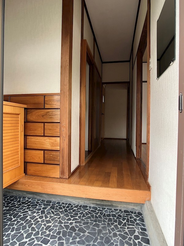 滝の原3丁目戸建 玄関