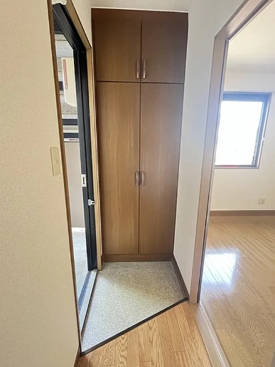 クラフト二番館 玄関