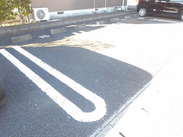 パティオソレアードＫＴ　Ａ 駐車場