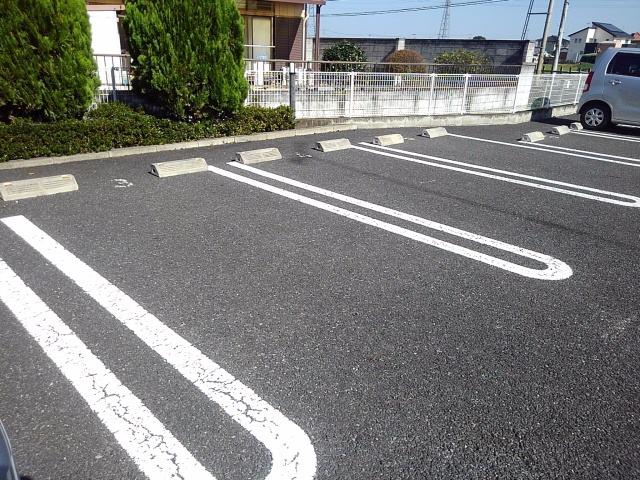 エレガンテ 駐車場