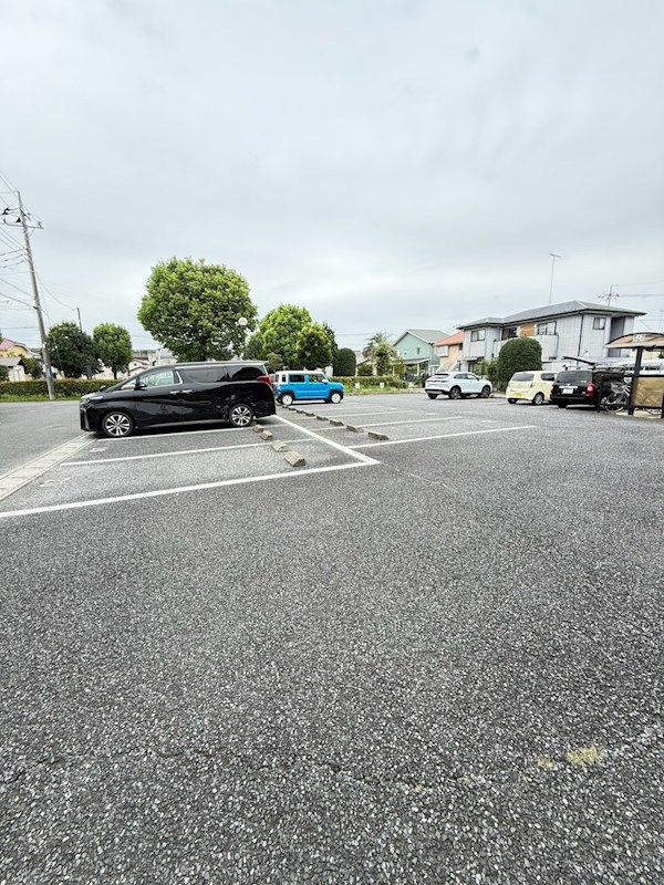 カルネドール 駐車場