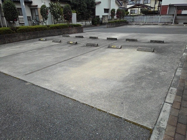カメリアＢ 駐車場