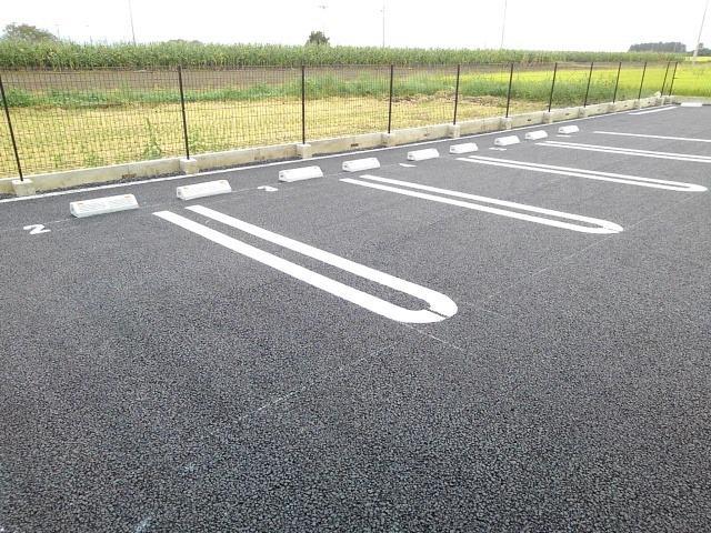 ミルト 駐車場