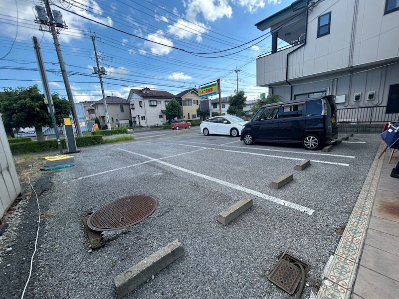 中今泉一丁目テナント 駐車場