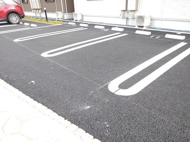 エクセレント・ヴィラ富田Ａ 駐車場