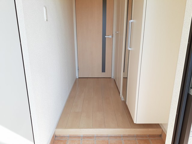 クリスタルＡ 玄関