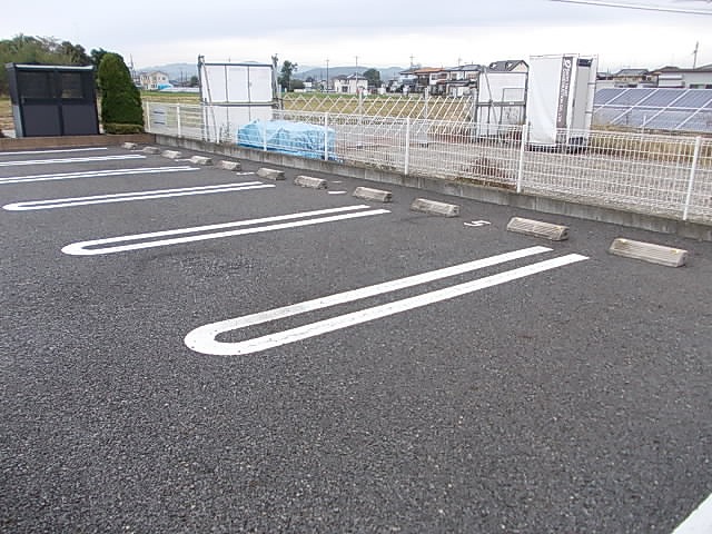 グレースぐみの木 駐車場