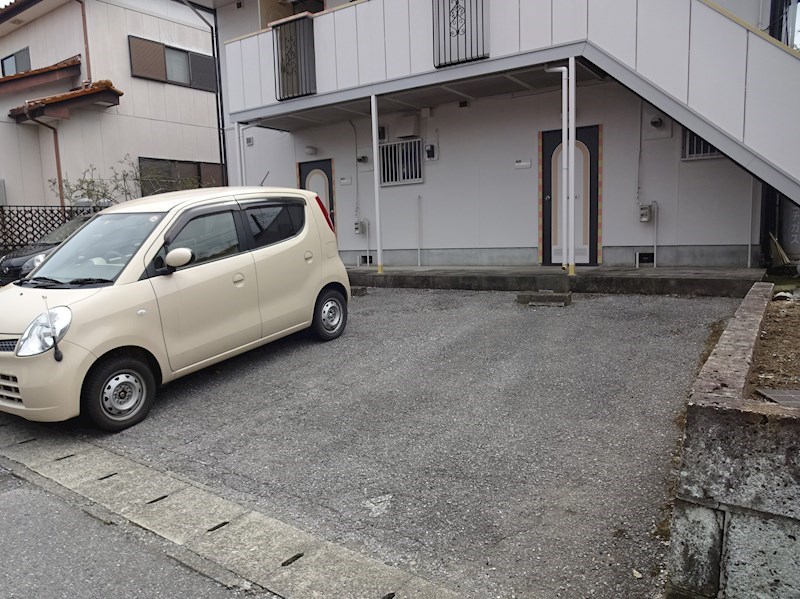 コーポ八木岡 駐車場