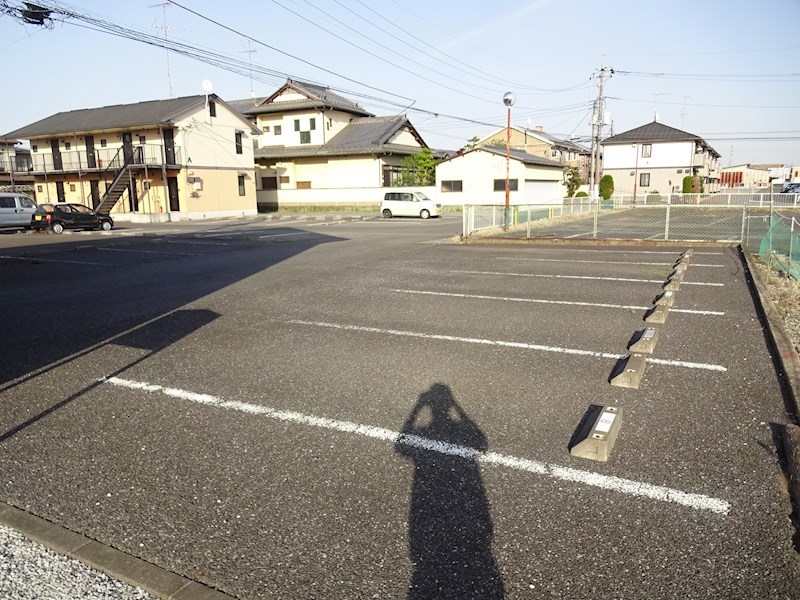 シャトーグランドハイム E 駐車場