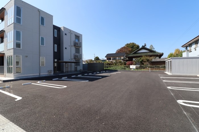 グラングラサ 駐車場