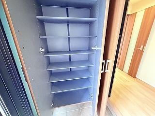 平松本町貸家 収納