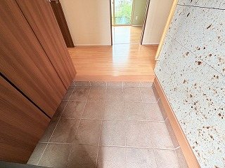 平松本町貸家 玄関