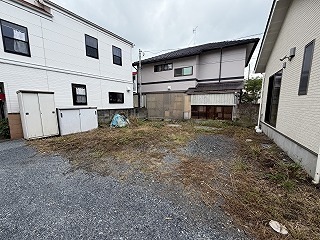 平松本町貸家 駐車場