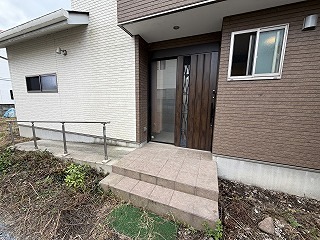 平松本町貸家 エントランス