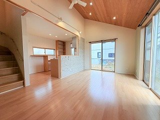 平松本町貸家 リビング
