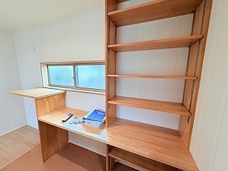 平松本町貸家 収納