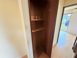 平松本町貸家 収納