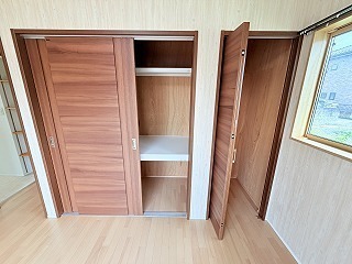 平松本町貸家 収納