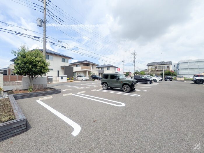 クレセントコート　住宅 駐車場