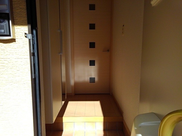 リュクセル弐番館 玄関
