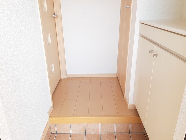 イースト・ハウス 玄関